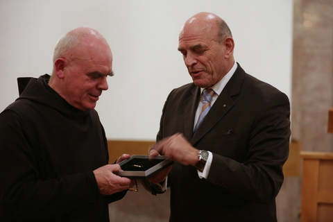 Bruder Jakobus Kaffanke erhält Verdienstmedaille des Kreises