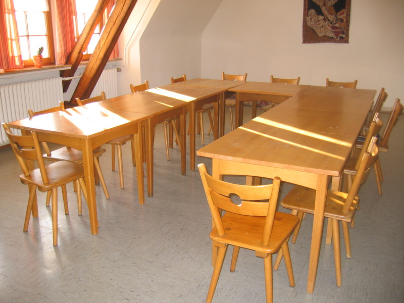 Gruppenraum Gästeflügel mit alten Möbeln